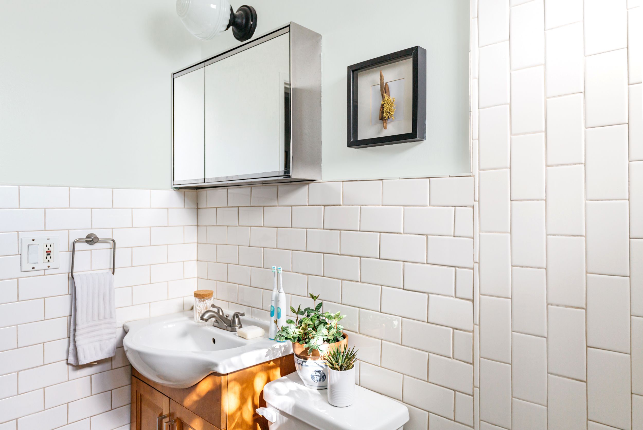 Featured image of post The Best 13 Best Paint Color For Small Half Bathroom