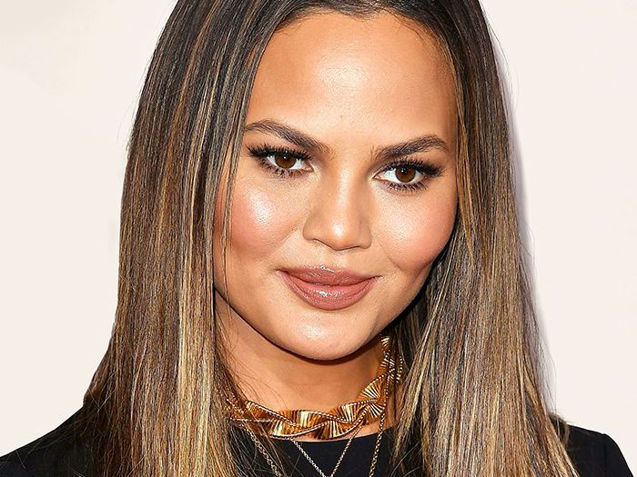 Featured image of post View 5 Is A Side Part Or Middle Part Better For A Round Face