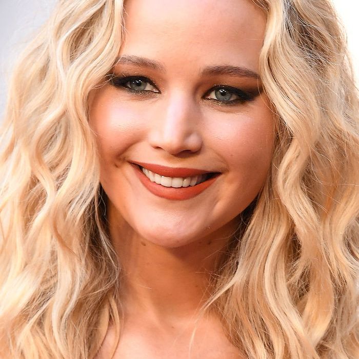 pix Is A Side Part Or Middle Part Better For A Round Face part for your face shape